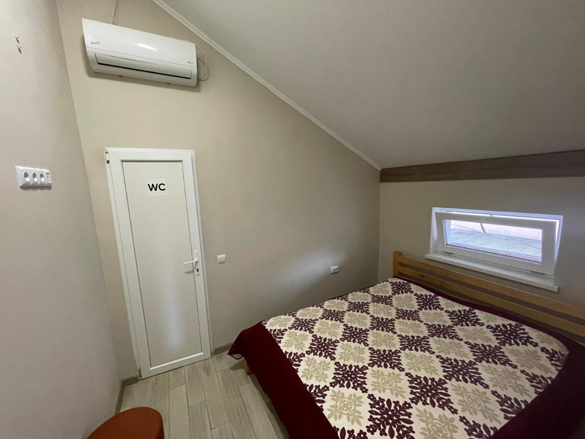 Hostel U Pottera Chernivtsi Luaran gambar